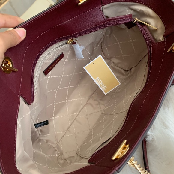 New MK Shoulder Chain 💓 - Picture 4 of 4